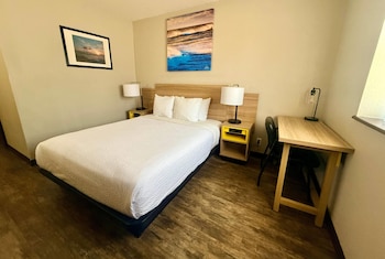 1 Queen Bed, Second Floor, No Elevator , Non-Smoking