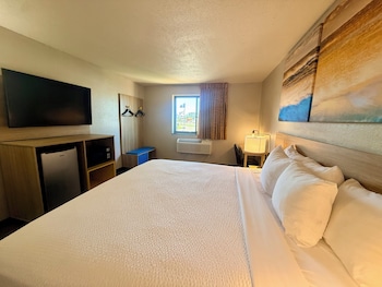 1 King Bed, Third Floor, No Elevator, Non-Smoking