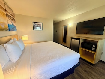 1 King Bed, Third Floor, No Elevator, Non-Smoking