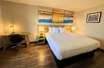 1 Queen Bed, Second Floor, No Elevator , Non-Smoking