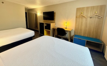 2 Queen Beds, Third Floor, No Elevator, Non-Smoking