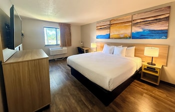 1 King Bed, Third Floor, No Elevator, Non-Smoking