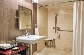Classic Room, 1 King Bed (Mobility/Hearing Access, Roll-in Shwr)