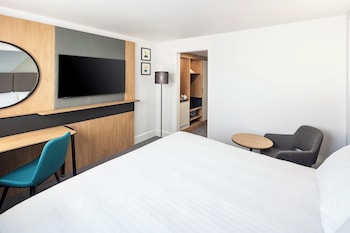 Standard Room, 1 King Bed (Super King, Minifridge)
