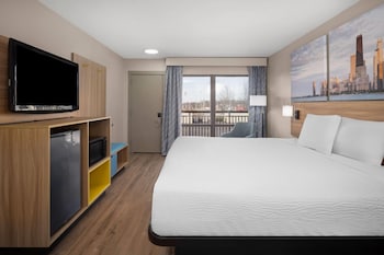 Room, 1 King Bed, Non Smoking (Exterior Building)