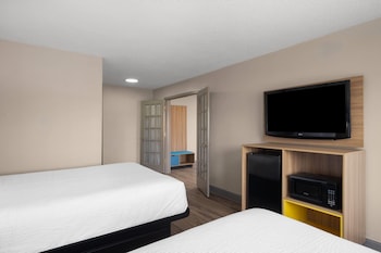 Suite, 2 Queen Beds, Non Smoking