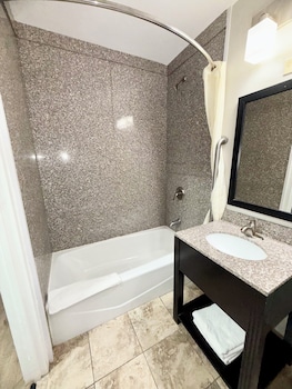 Room, 1 King Bed, Roll-in Shower, Non Smoking