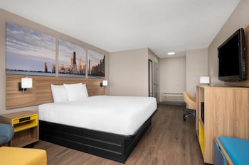 Room, 1 King Bed, Non Smoking (Exterior Building)