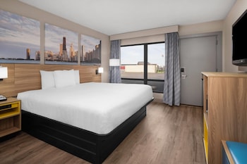 Room, 1 King Bed, Roll-in Shower, Non Smoking