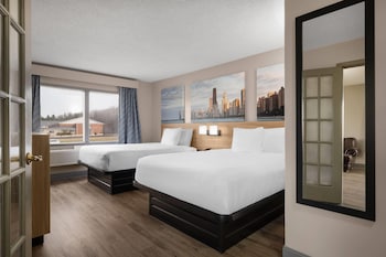 Suite, 2 Queen Beds, Non Smoking