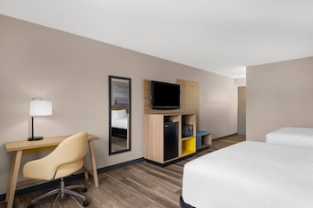 Deluxe Room, 2 Queen Beds, Non Smoking