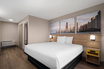Room, 1 King Bed, Roll-in Shower, Non Smoking