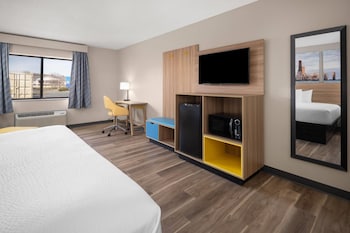 Deluxe Room, 1 King Bed, Non Smoking