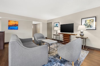 Suite, 1 King Bed with Sofa bed, Non Smoking