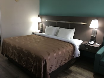 Room, 1 King Bed, Accessible, Smoking