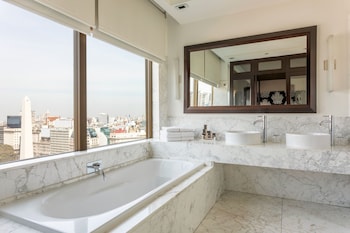 Deluxe Suite, 1 King Bed
