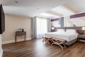 Deluxe Room, 1 King Bed, Pool Access