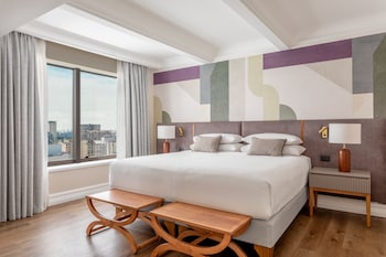 Executive Suite, 1 King Bed, Pool Access