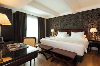 Executive Suite, 1 King Bed, Pool Access