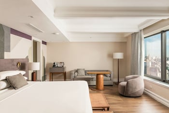 Studio, 1 King Bed, City View (Pool Access)