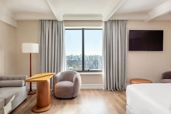 Studio, 1 King Bed, City View (Pool Access)