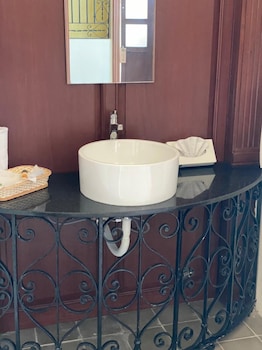 Deluxe Villa, 1 King Bed, Pool Access, Poolside