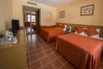 Standard Room, 2 Double Beds
