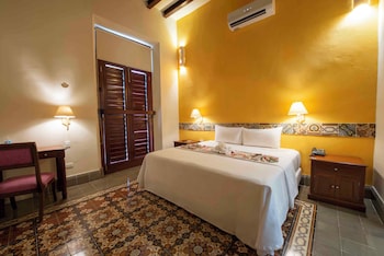 Deluxe Villa, 1 King Bed, Pool Access, Poolside