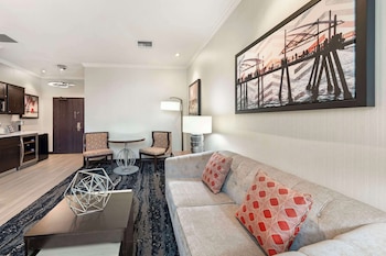Suite, 1 King Bed, Non Smoking, Jetted Tub (with Sofabed)