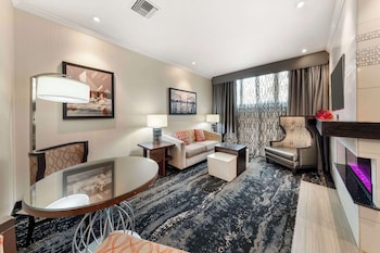 Suite, 1 King Bed, Non Smoking, Jetted Tub (with Sofabed)