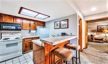 Deluxe Room, 1 Bedroom, Kitchen