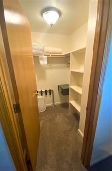 Executive Cabin, 2 Bedrooms, Kitchen