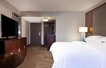 Room, 1 King Bed (Concierge Floor)