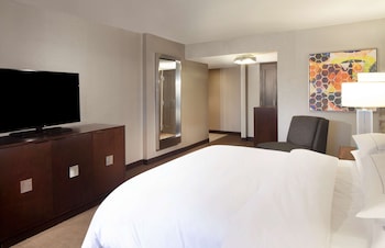 Executive Room, 1 King Bed, Corner (Concierge Floor)