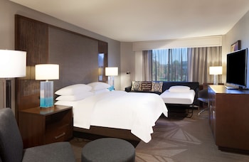 Executive Room, 1 King Bed, Corner (Concierge Floor)