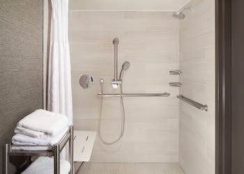 Room, 1 King Bed, Accessible (Mobility & Hearing, Roll-in Shower)