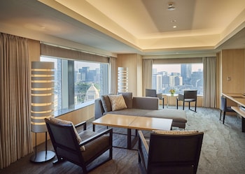 Executive Suite King, Non Smoking (Breakfast & Club Lounge Access Included)