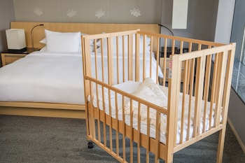 Premier Corner Twin with Extra Bed, Non Smoking