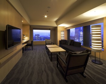 Executive Suite King, Non Smoking (Breakfast & Club Lounge Access Included)