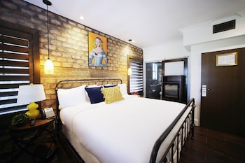 Deluxe Room, 1 King Bed, Roll-in Shower, Ocean View