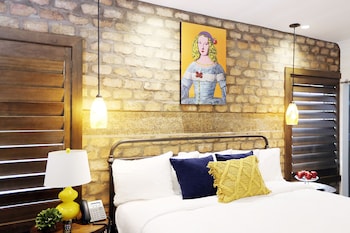 Deluxe Room, 1 King Bed, Roll-in Shower, Ocean View
