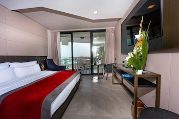 Deluxe Room, 1 King Bed (De luxe room with King bed)
