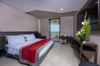 Deluxe Room, 1 King Bed (De luxe room with King bed)