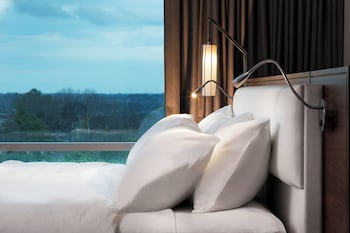 Premier Room, 1 King Bed (Mobility Accessible, Tub)