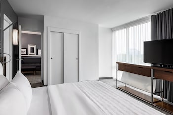 Suite, 1 Bedroom (Mobility Accessible, Roll-in Shower)