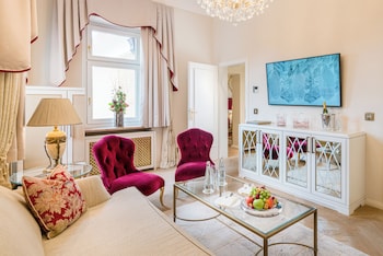 Junior Suite, 1 King Bed, Park View