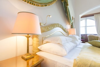 Signature Suite, 1 King Bed, City View