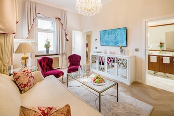 Junior Suite, 1 King Bed, Park View