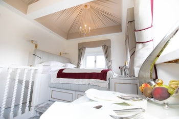 Romantic Duplex, 1 King Bed, City View, Tower