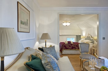 Signature Suite, 1 King Bed, City View